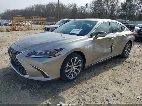 58ABZ1B18KU001780 2019 LEXUS ES - Image 2