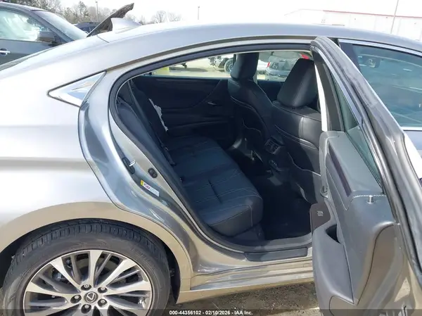 58ABZ1B18KU001780 2019 LEXUS ES - Image 8