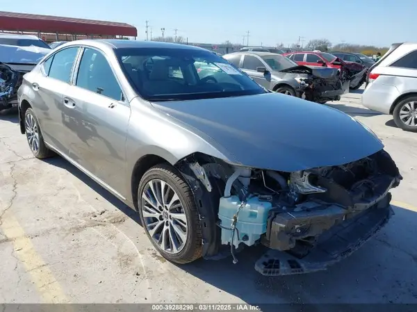 58ABZ1B18KU002945 2019 LEXUS ES - Image 1