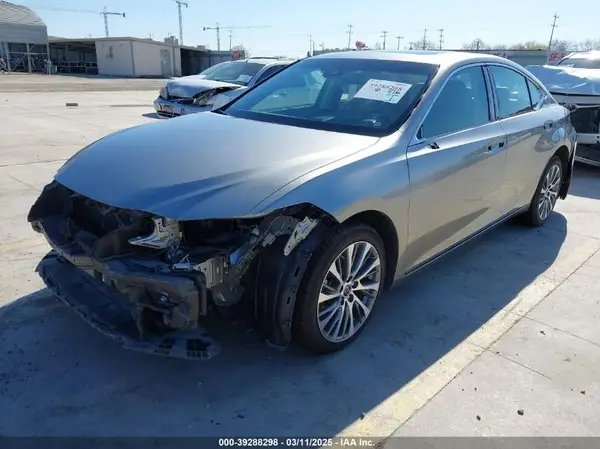 58ABZ1B18KU002945 2019 LEXUS ES - Image 2