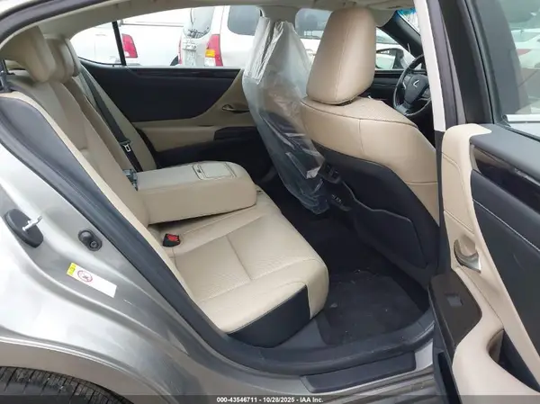 58ABZ1B18KU004338 2019 LEXUS ES - Image 8