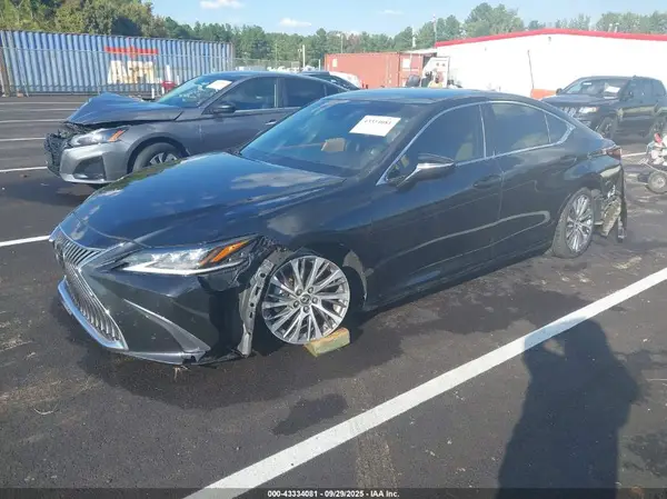 58ABZ1B18KU005201 2019 LEXUS ES - Image 2