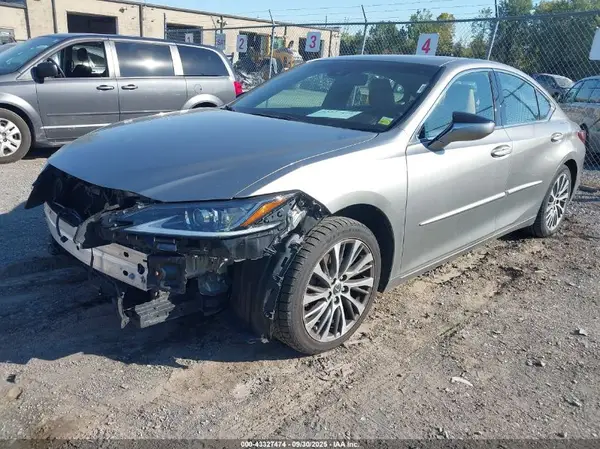 58ABZ1B18KU009216 2019 LEXUS ES - Image 2