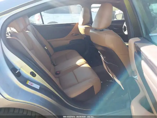58ABZ1B18KU009216 2019 LEXUS ES - Image 8