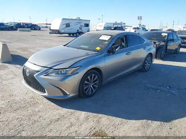 58ABZ1B18KU009460 2019 LEXUS ES - Image 2