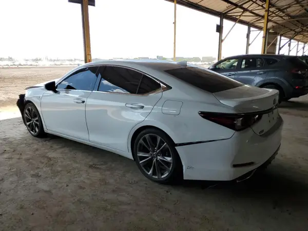 58ABZ1B18KU011175 2019 LEXUS ES - Image 2