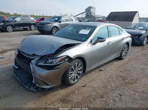 58ABZ1B18KU012360 2019 LEXUS ES - Image 2
