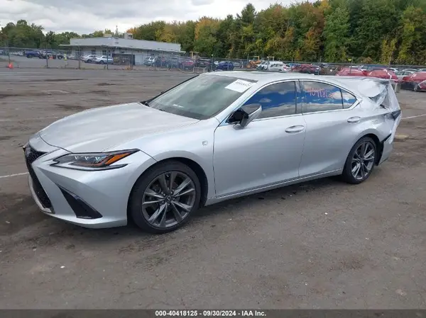 58ABZ1B18KU012939 2019 LEXUS ES - Image 2