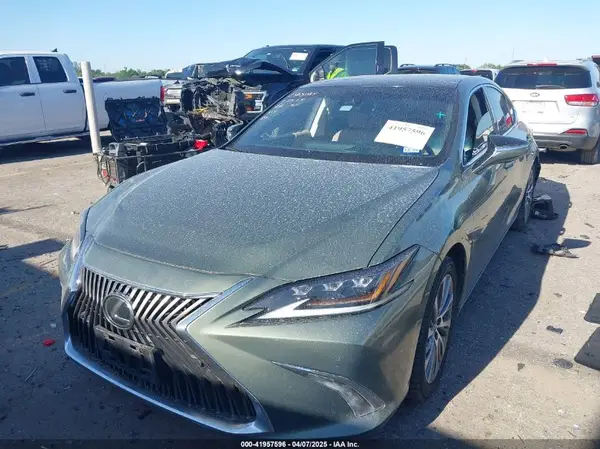 58ABZ1B18KU016098 2019 LEXUS ES - Image 2