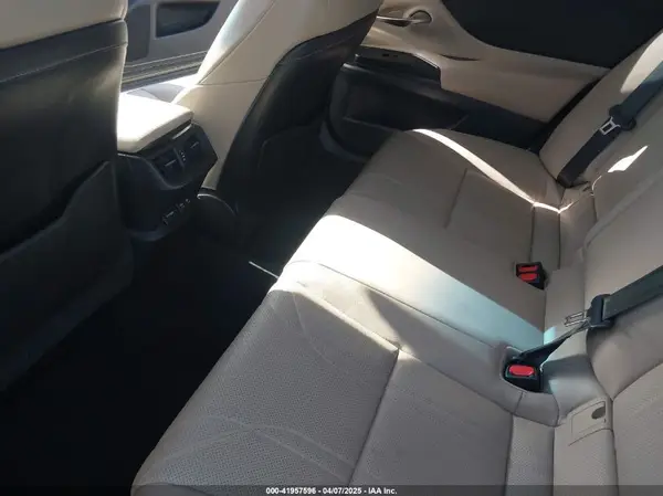 58ABZ1B18KU016098 2019 LEXUS ES - Image 8