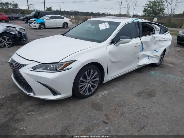 58ABZ1B18KU017199 2019 LEXUS ES - Image 2