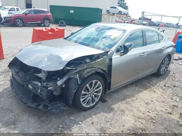 58ABZ1B18KU020040 2019 LEXUS ES - Image 2