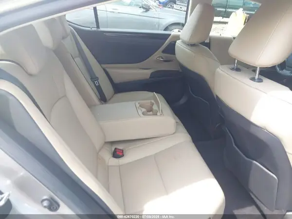 58ABZ1B18KU020040 2019 LEXUS ES - Image 8
