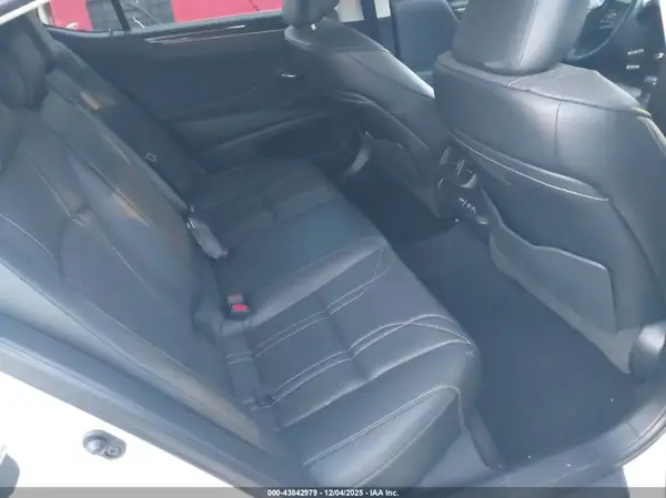58ABZ1B18KU021379 2019 LEXUS ES - Image 8