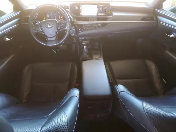 58ABZ1B18KU021625 2019 LEXUS ES - Image 8
