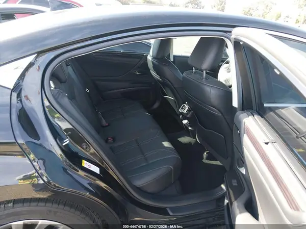 58ABZ1B18KU024153 2019 LEXUS ES - Image 8