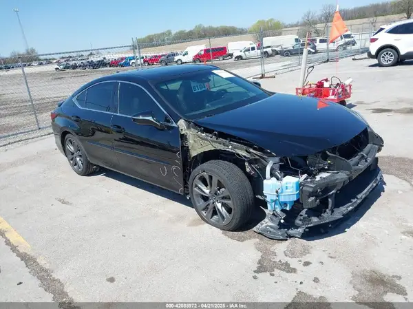 58ABZ1B18KU027280 2019 LEXUS ES - Image 1