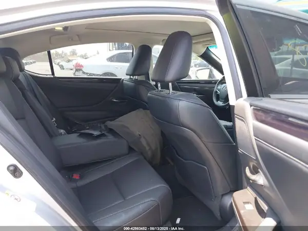 58ABZ1B18KU027943 2019 LEXUS ES - Image 8
