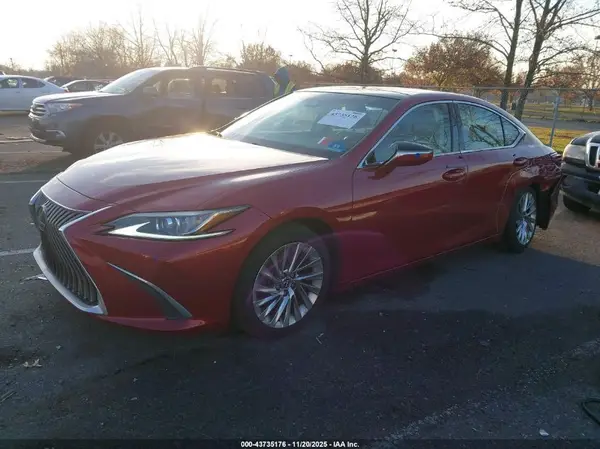 58ABZ1B18KU031734 2019 LEXUS ES - Image 2