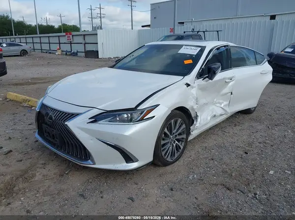 58ABZ1B18KU033273 2019 LEXUS ES - Image 2