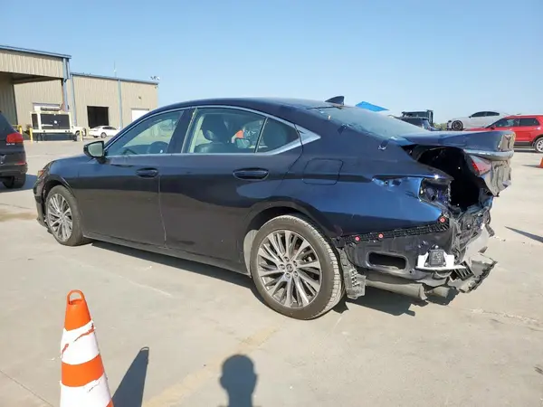 58ABZ1B18KU036707 2019 LEXUS ES - Image 2