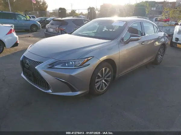58ABZ1B18KU036772 2019 LEXUS ES - Image 2