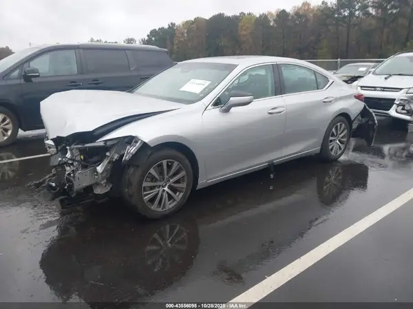 58ABZ1B18KU045312 2019 LEXUS ES - Image 2