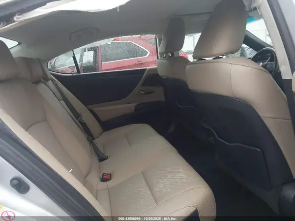 58ABZ1B18KU045312 2019 LEXUS ES - Image 8