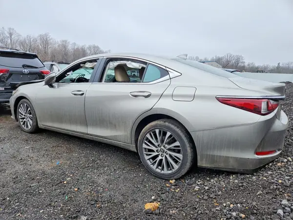 58ABZ1B18KU046833 2019 LEXUS ES - Image 2