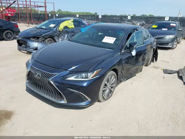 58ABZ1B19KU010519 2019 LEXUS ES - Image 2