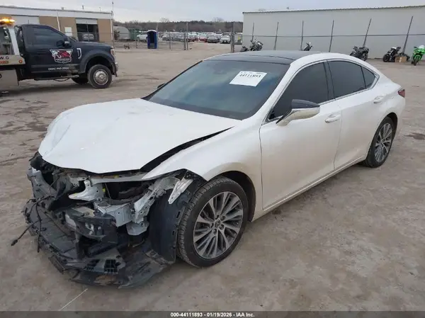 58ABZ1B19KU012335 2019 LEXUS ES - Image 2