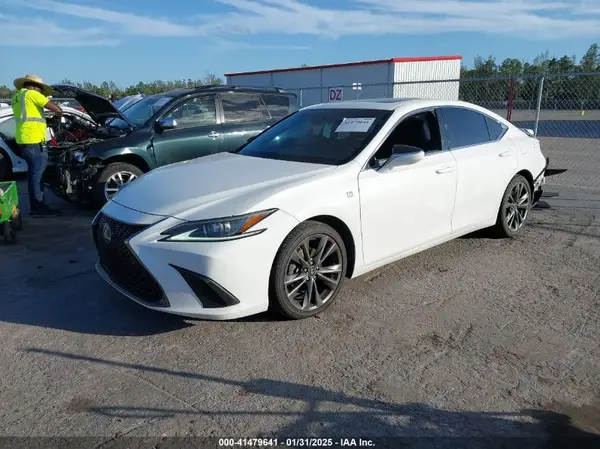 58ABZ1B19KU014330 2019 LEXUS ES - Image 2