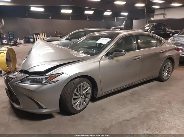 58ABZ1B19KU015879 2019 LEXUS ES - Image 2