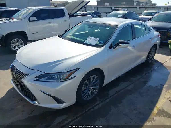 58ABZ1B19KU024372 2019 LEXUS ES - Image 2