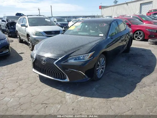 58ABZ1B19KU026736 2019 LEXUS ES - Image 2