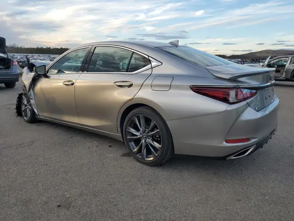 58ABZ1B19KU028227 2019 LEXUS ES - Image 2