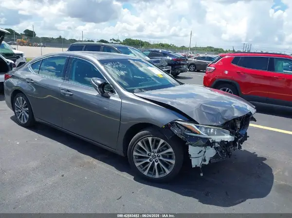 58ABZ1B19KU032438 2019 LEXUS ES - Image 1