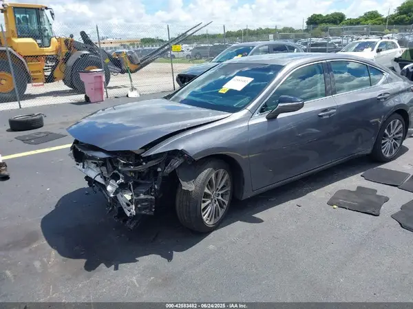 58ABZ1B19KU032438 2019 LEXUS ES - Image 2