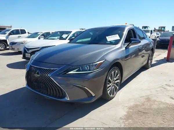58ABZ1B19KU035467 2019 LEXUS ES - Image 2