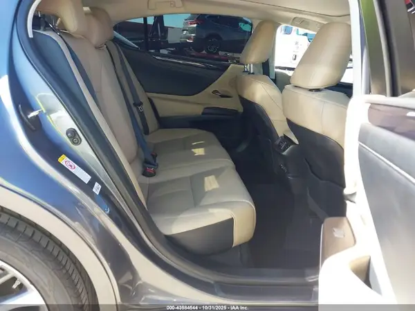 58ABZ1B19KU035467 2019 LEXUS ES - Image 8