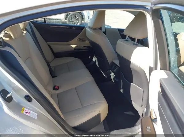 58ABZ1B19KU044573 2019 LEXUS ES - Image 8