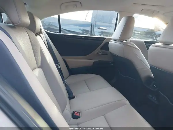 58ABZ1B19KU045433 2019 LEXUS ES - Image 8