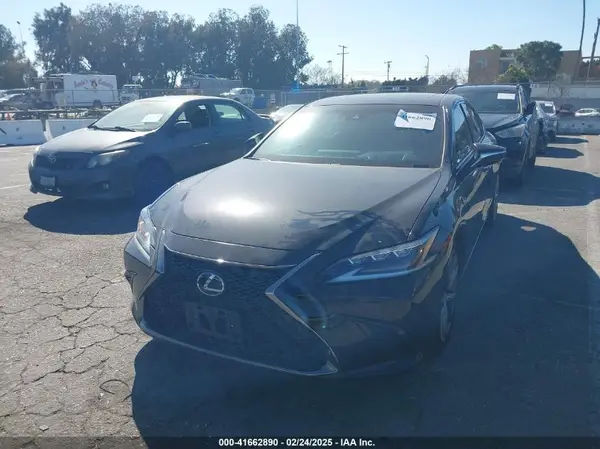 58ABZ1B19KU050129 2019 LEXUS ES - Image 2