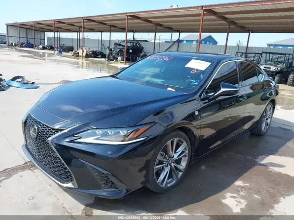 58ABZ1B1XKU003434 2019 LEXUS ES - Image 2