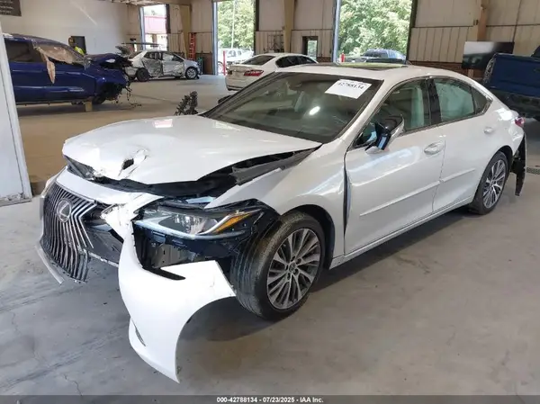 58ABZ1B1XKU004163 2019 LEXUS ES - Image 2