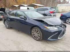 58ABZ1B1XKU006107 2019 LEXUS ES