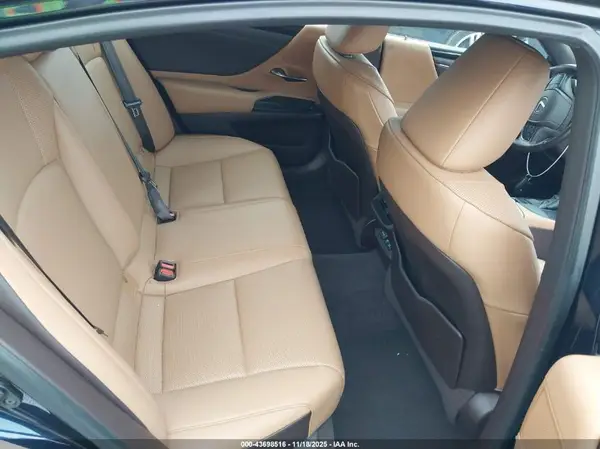 58ABZ1B1XKU006107 2019 LEXUS ES - Image 8