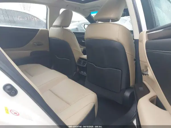 58ABZ1B1XKU010853 2019 LEXUS ES - Image 8