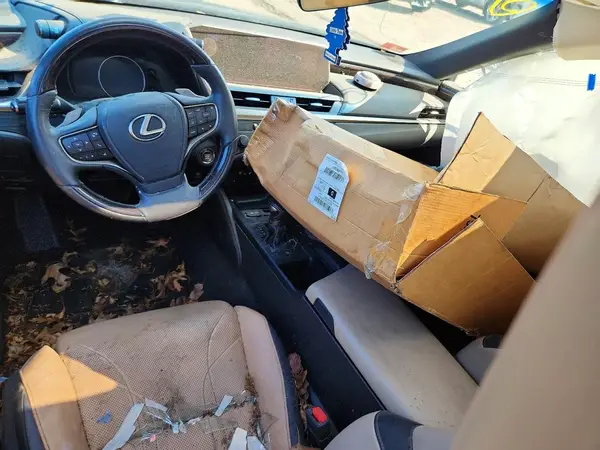 58ABZ1B1XKU013171 2019 LEXUS ES - Image 8