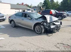 58ABZ1B1XKU021657 2019 LEXUS ES